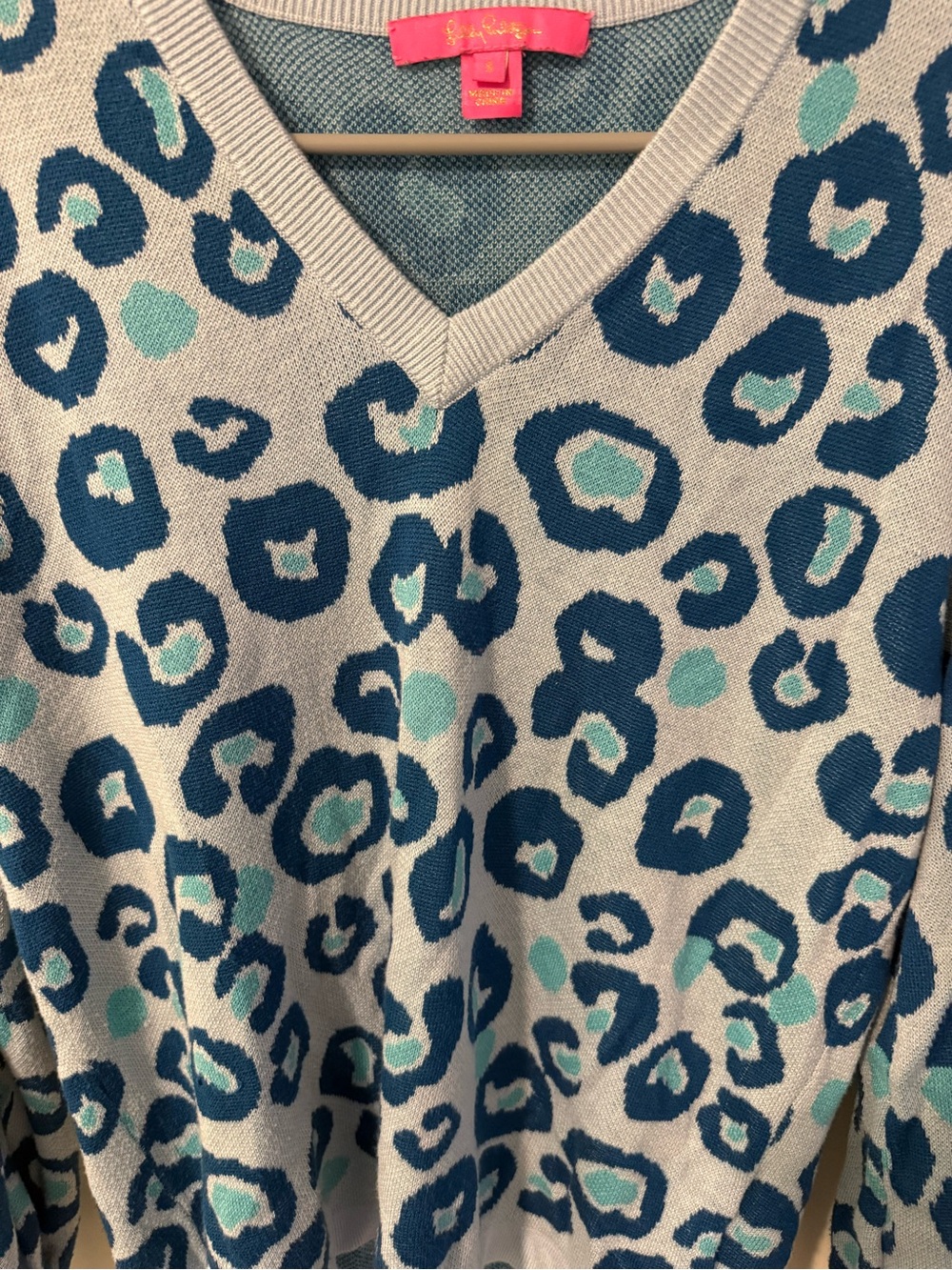 Lilly Pulitzer Blue Leopard Print V-Neck Sweater – Size S - Picture 4 of 6